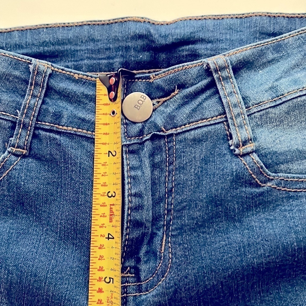 Bobโs Jeanโs Destroyed Skinny Denim, Sz 1/2๐๐๏ธ๐ Super flattering & Stretchyyyy - Picture 9 of 10
